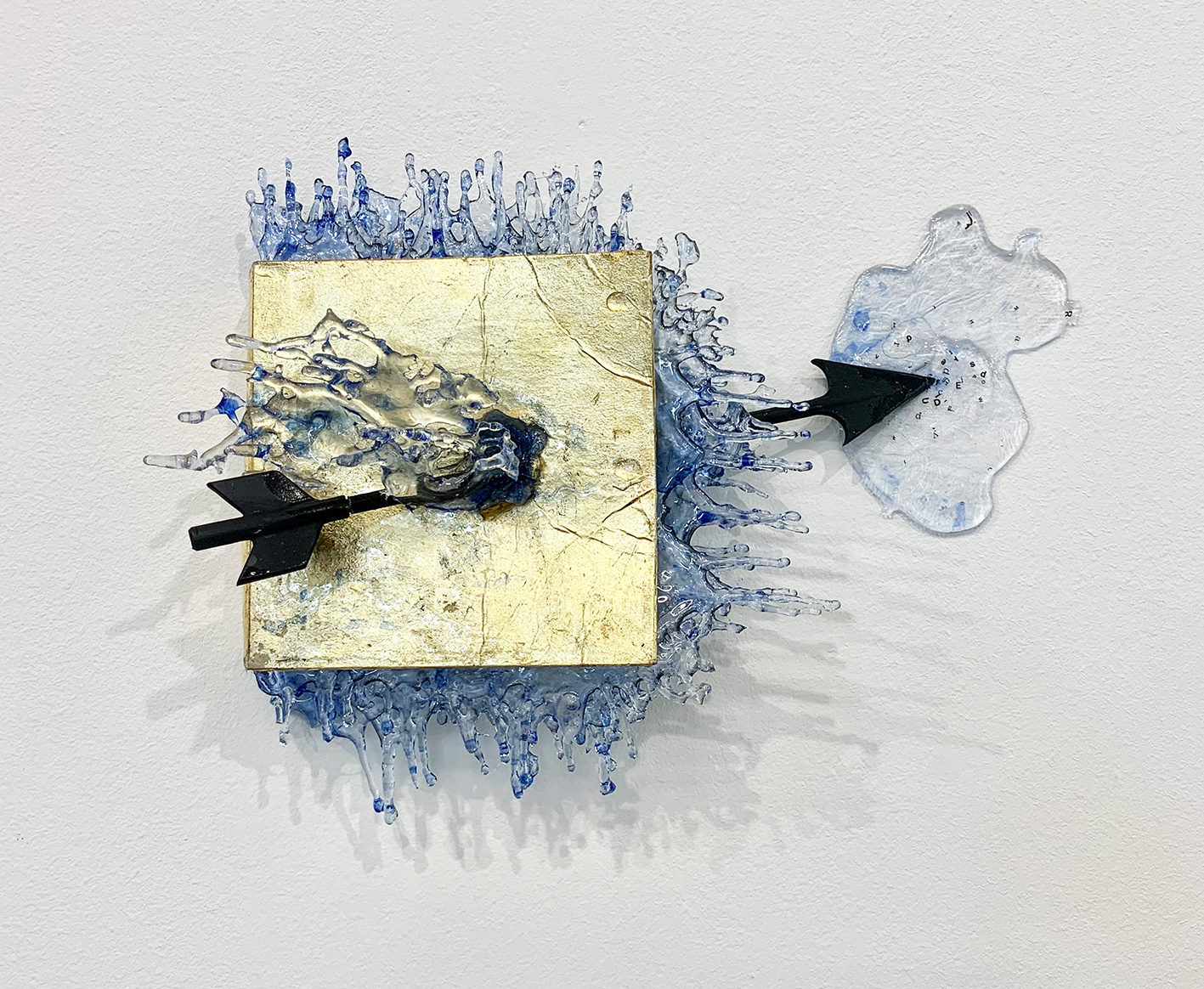 ANNALÙ, Watertales N°7, 2019, Vetroresina, foglia oro, inchiostro, ferro, 26 x 35 x 8 cm