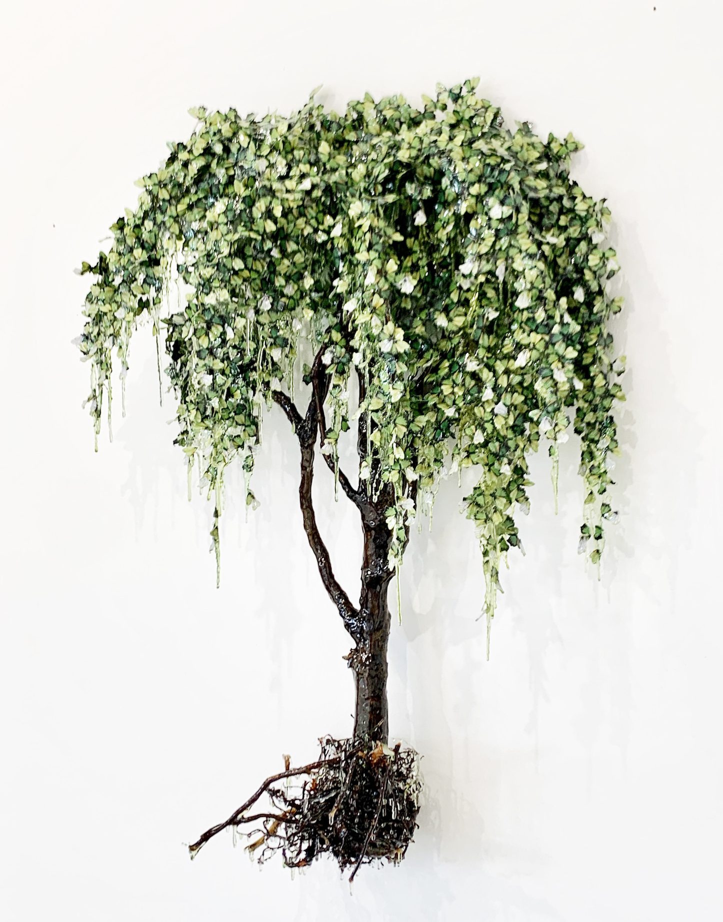 ANNALÙ, Weeping flying, 2019, Resina, inchiostro, carta, radici, 98x66x30 cm