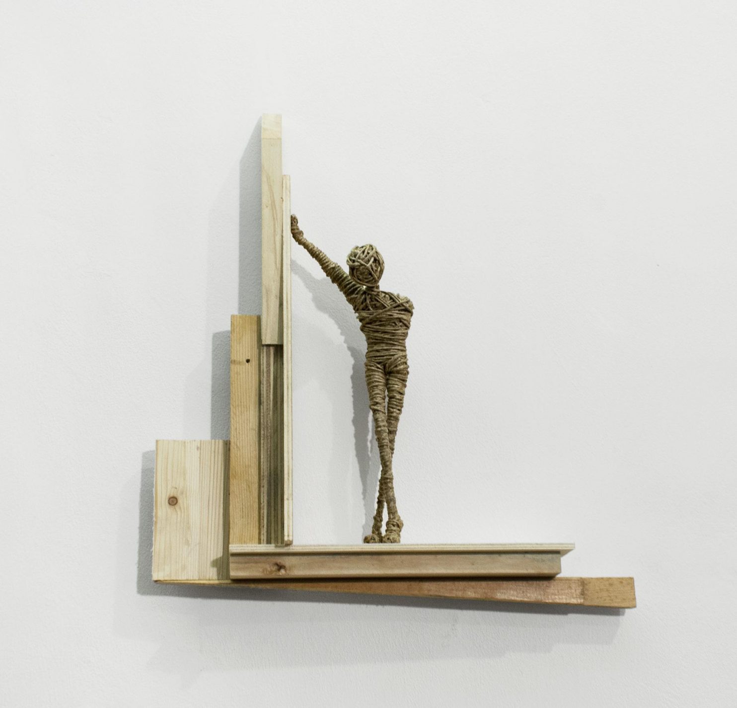 punto sull'arte_Pinna Alex, Always me, 2020, corda, acciaio, e legno, 53x46x9 cm.jpg