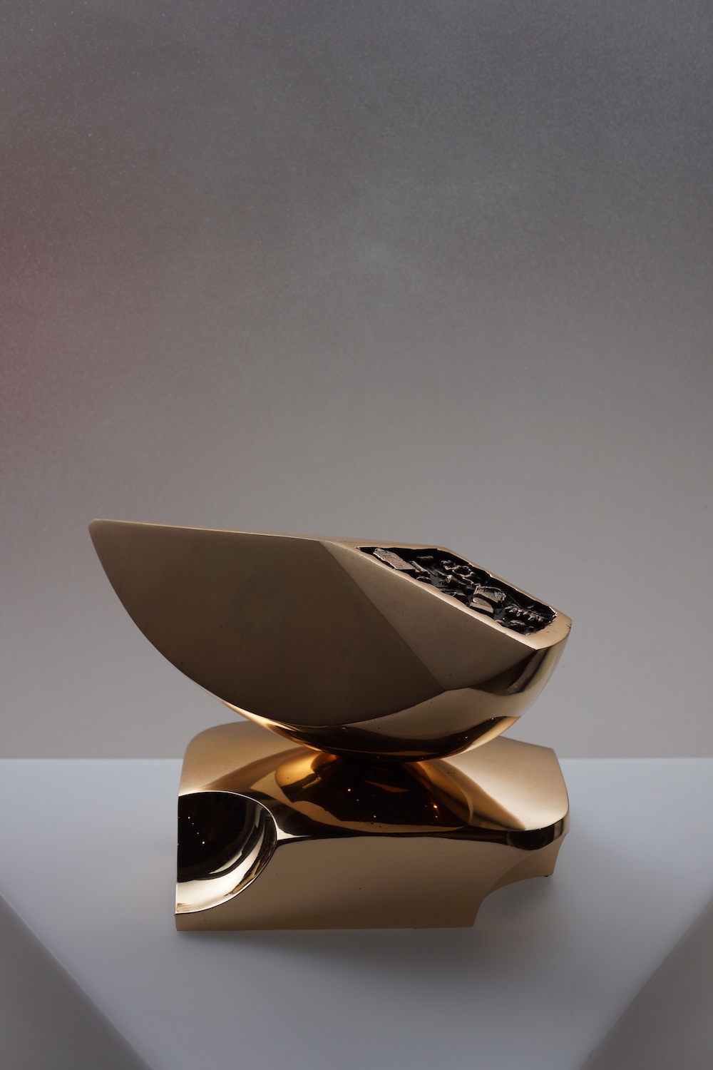 Nagatani Kyoji, Il dono di Selene, 2021, bronzo, 17x26x13 cm