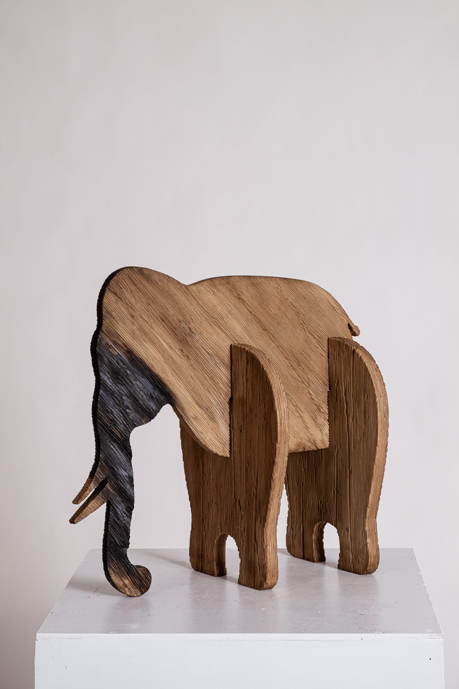 Vaccaro Valeria, ELEFANTE, 2022, marmo bianco di Carrara e inchiostri, 44x50x25 cm_00