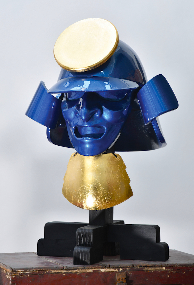 Porta Tom, Shōri Blue #1, 2023, gesso ceramico e foglia oro, 45x35x35 cm