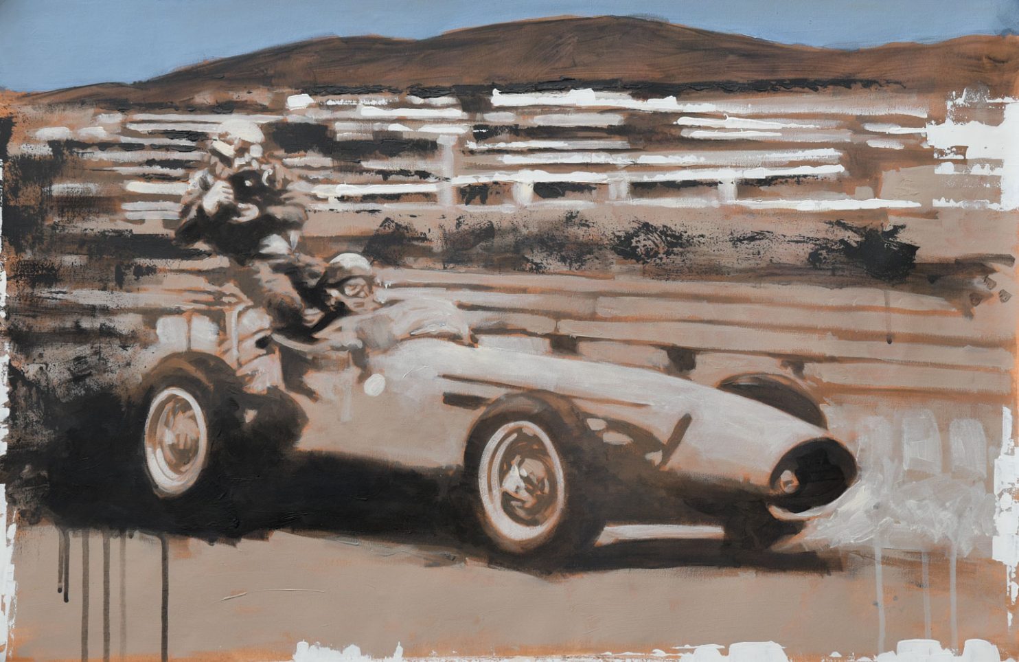 Con Frame, Tom Porta ritrae un’auto da corsa d’epoca con due figure: il pilota e un uomo che riprende in corsa. Un’immagine di velocità e visione. In mostra in FastForWarD, PUNTO SULL’ARTE, Varese.