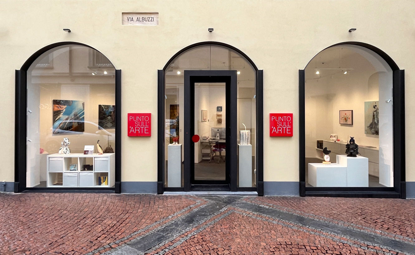 Punto-sull-arte-II-galleria-darte-contemporanea-varese-VicoloSantaChiara-centro-pedonale-di-Varese-Italia