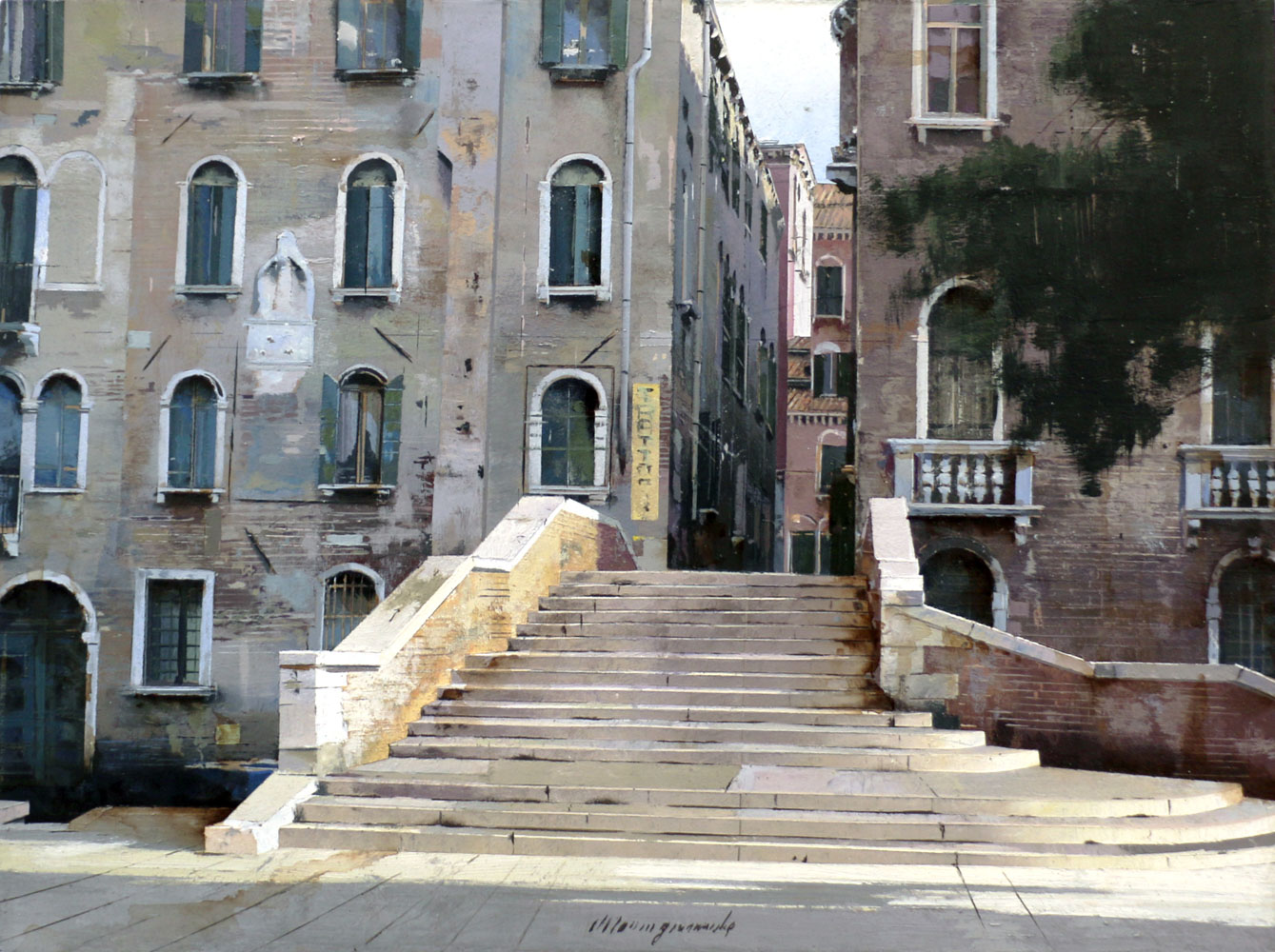 Il Ponte di Matteo Massagrande – La scalinata di un ponte veneziano guida lo sguardo tra facciate segnate dal tempo e luce sospesa. In mostra presso la Galleria PUNTO SULL’ARTE di Varese, nella personale SOGLIE – Stanze, Paesaggi, Città.