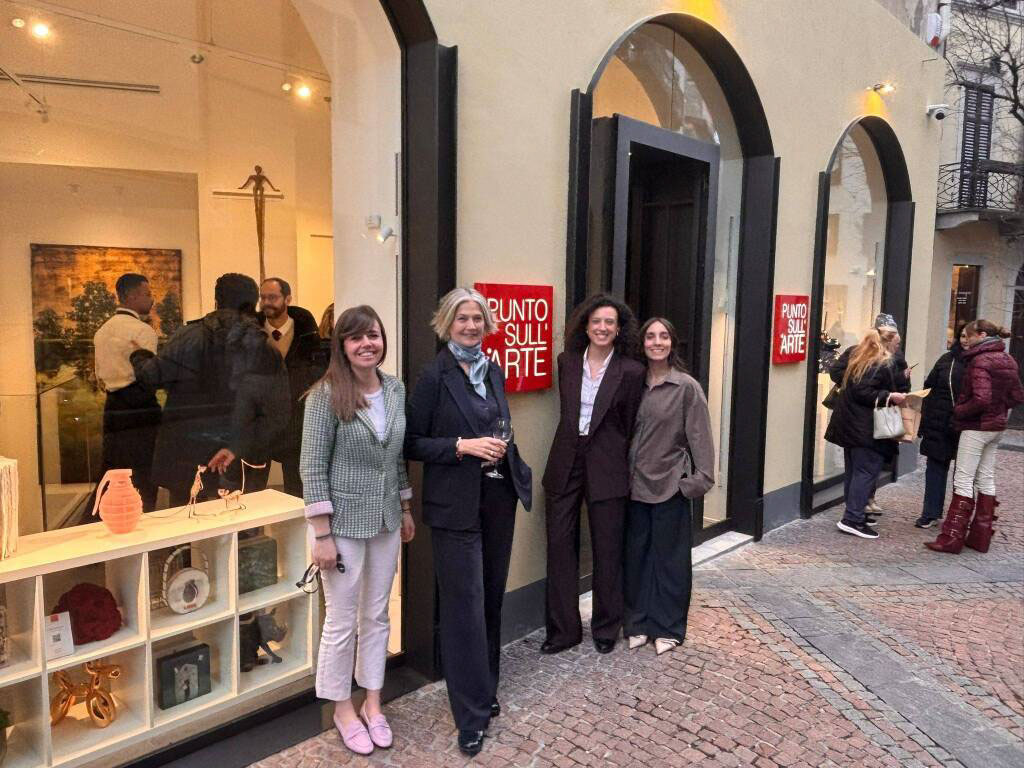 punto-sullarte-foto-staff-apertura-seconda-sede-varese-news
