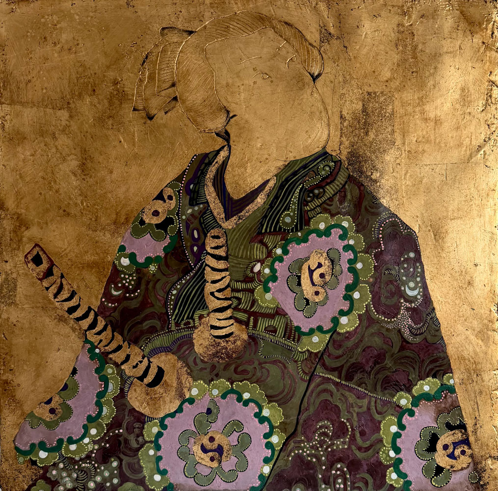 Onna ☉ Bushi Flower di Lara Martinato – Un’opera che unisce forza femminile, spiritualità e trasformazione attraverso la figura simbolica della guerriera giapponese, immersa in un universo sospeso tra oro, materia e contemplazione. Presso la PUNTO SULL’ARTE, Varese Italia.
