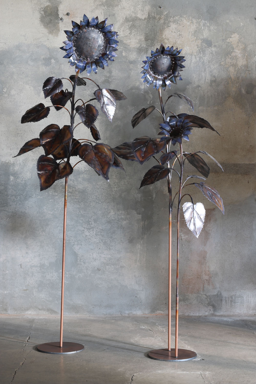 Branca-Mario-Blue-sunflowers-2018-Rame-assemblato-con-dettagli-in-smalto-vetroso-2-basi-in-acciao-verniciato-200cm